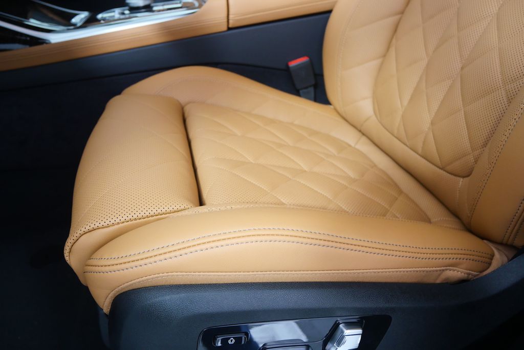 Thumbnail: 2026 BMW X7 - 10