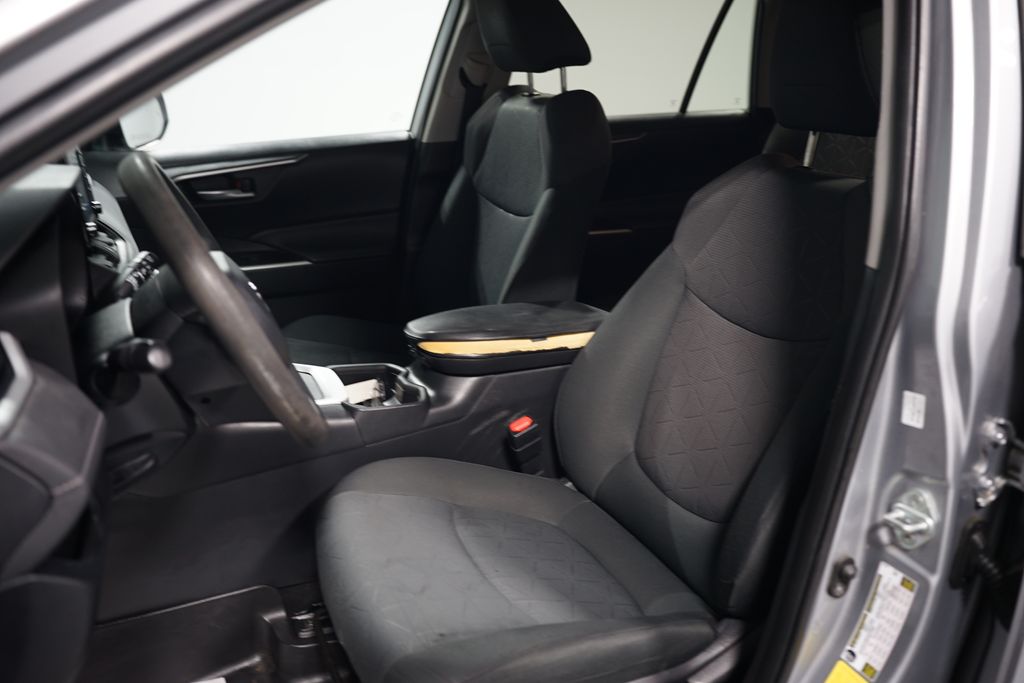2019 Toyota RAV4 XLE 26