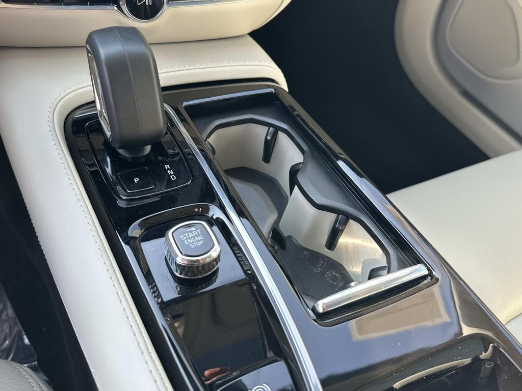 Thumbnail: 2024 Volvo S60 - 22