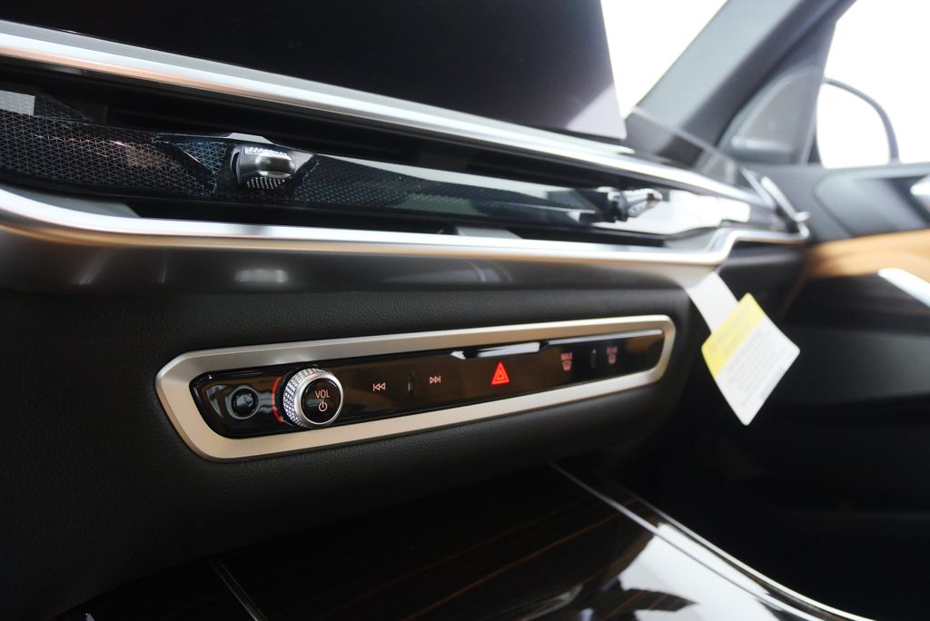 Thumbnail: 2026 BMW X5 - 20