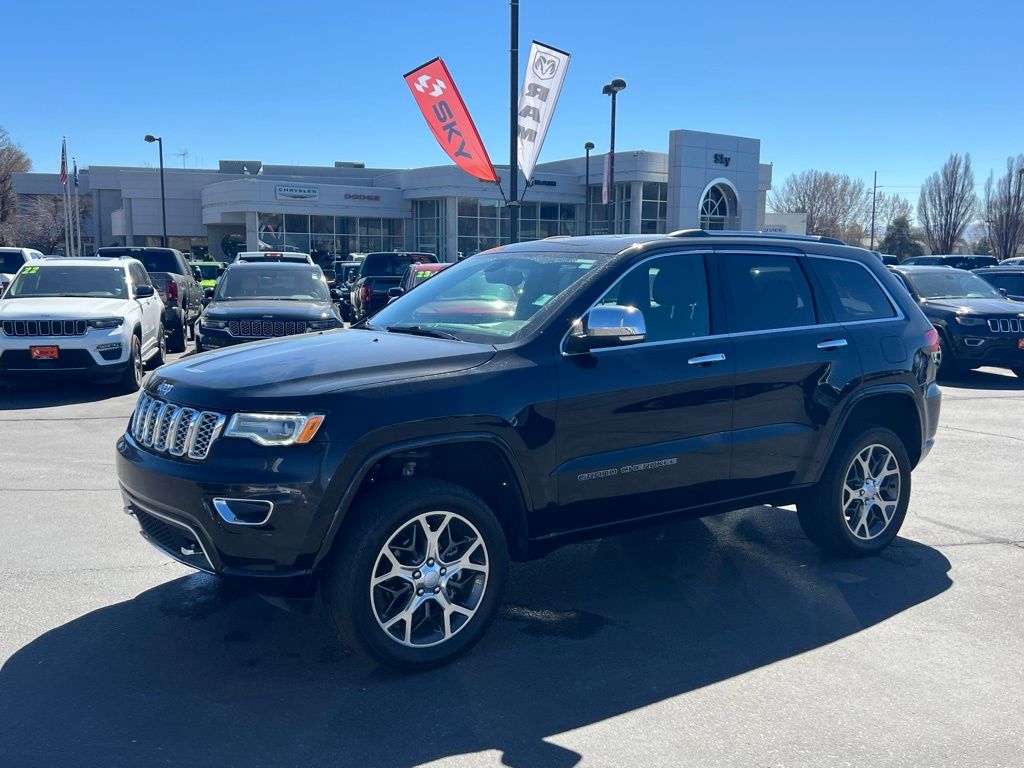 Diamond Black Crystal Pearlcoat 2019 Jeep Grand Cherokee Overland 4WD SUV / Crossover Four-Wheel Drive 8-Speed Automatic