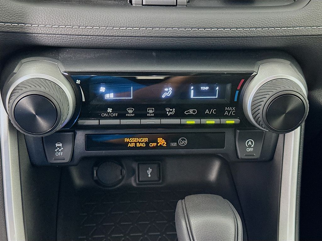 Thumbnail: 2022 Toyota RAV4 - 15