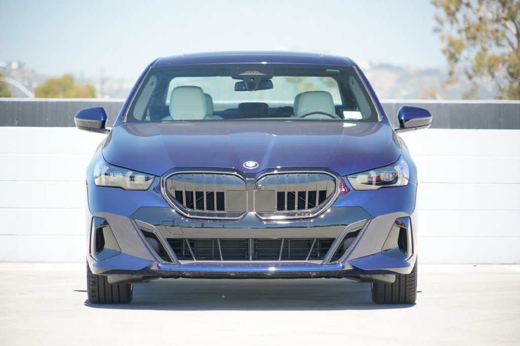 Thumbnail: 2027 BMW 5 Series - 2