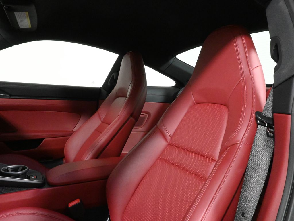 Thumbnail: 2022 Porsche 911 - 16