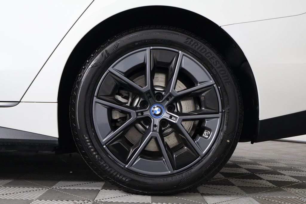 Thumbnail: 2023 BMW i4 - 16