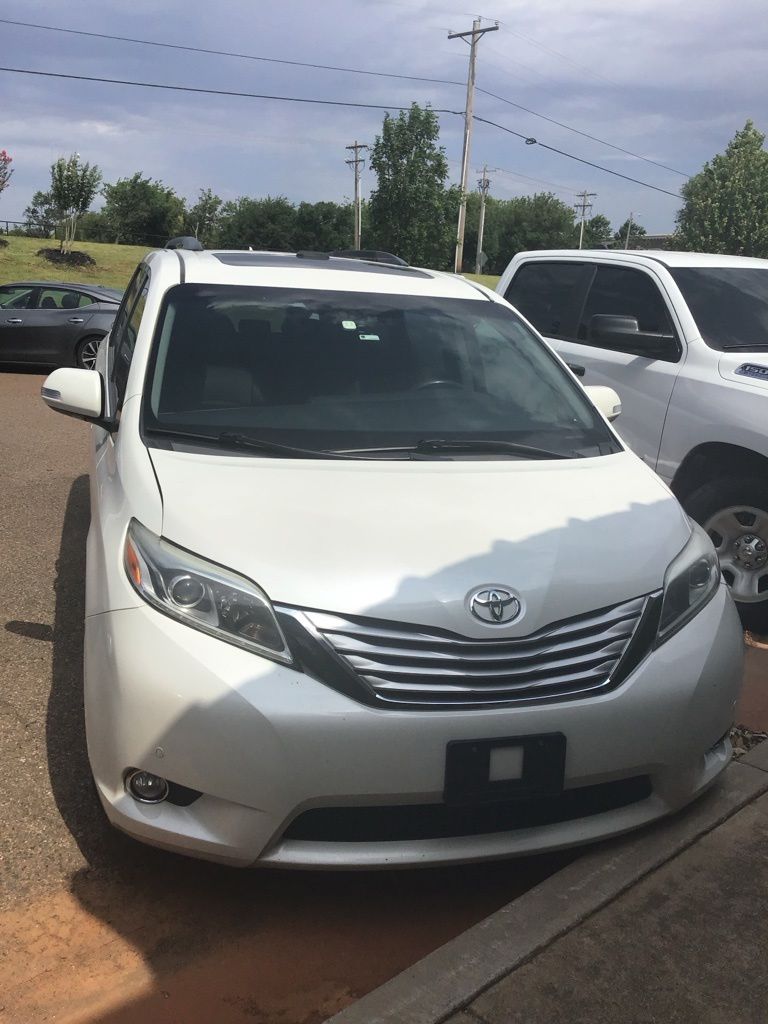 White (Blizzard Pearl) 2016 Toyota Sienna Minivan Front-Wheel Drive 6-Speed Automatic Overdrive