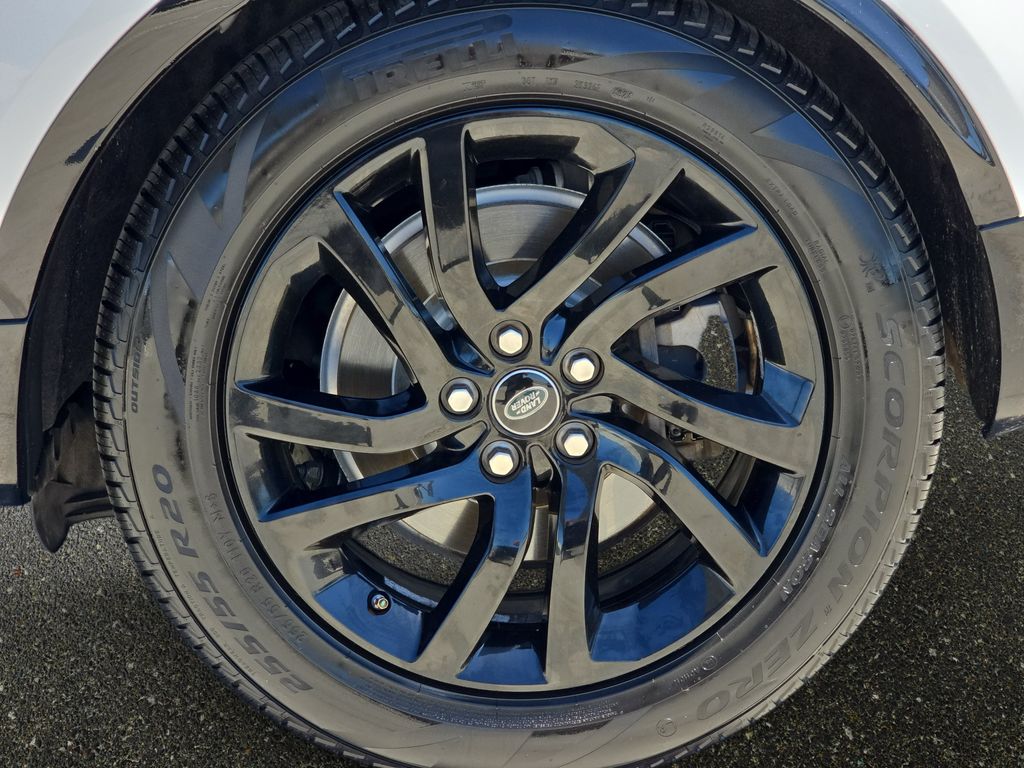 Used 2020 White Land Rover Landmark Edition image 39
