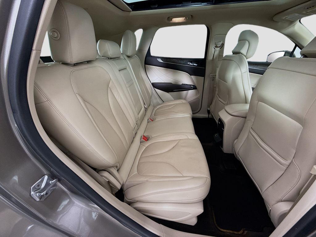 Thumbnail: 2017 Lincoln MKC - 23