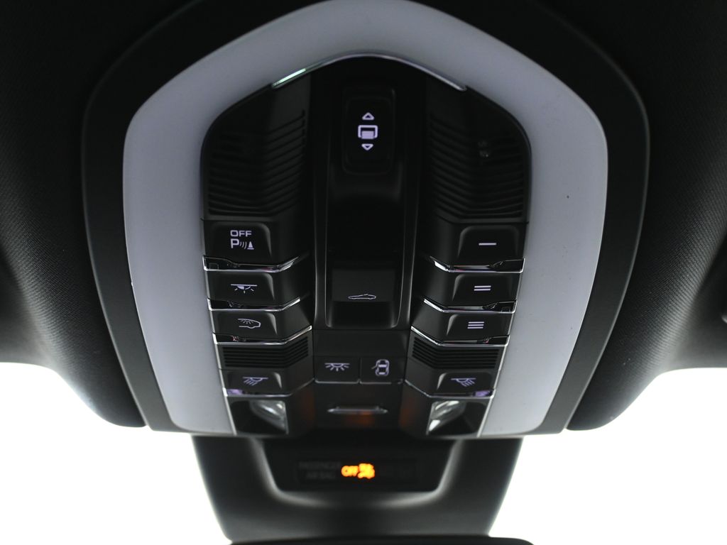 Thumbnail: 2026 Porsche Macan - 21