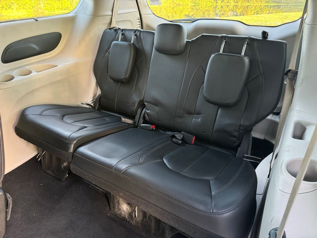 2019 Chrysler Pacifica Touring L 14