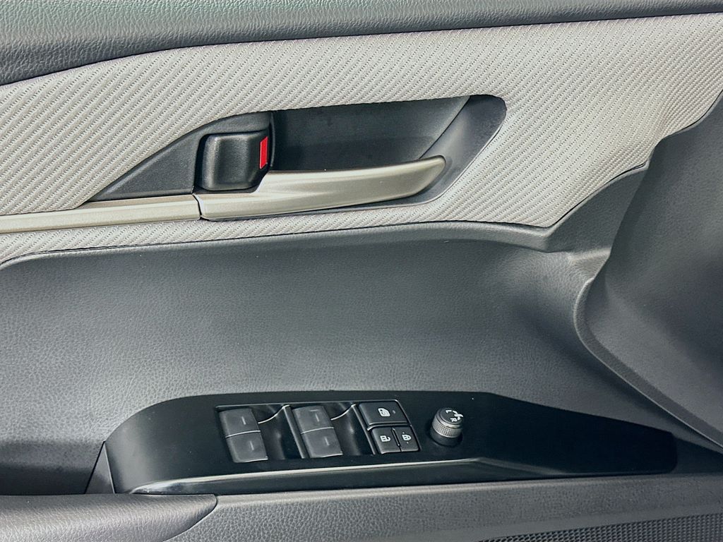 Thumbnail: 2025 Toyota Camry - 18