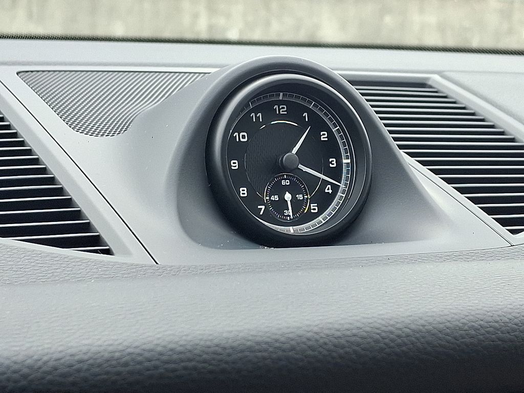 Thumbnail: 2026 Porsche Macan - 24