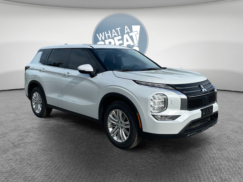 White Diamond 2022 Mitsubishi Outlander SUV / Crossover All-Wheel Drive Continuously Variable Transmission