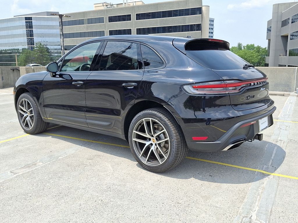 Thumbnail: 2025 Porsche Macan - 3