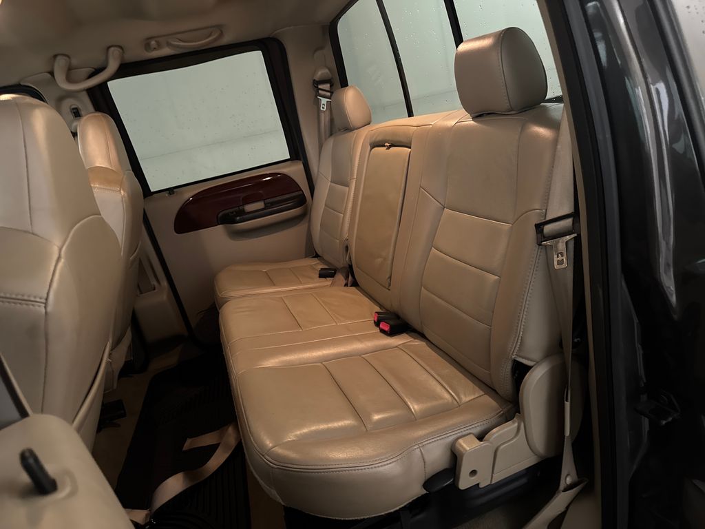 Used 2005  Ford Lariat image 28