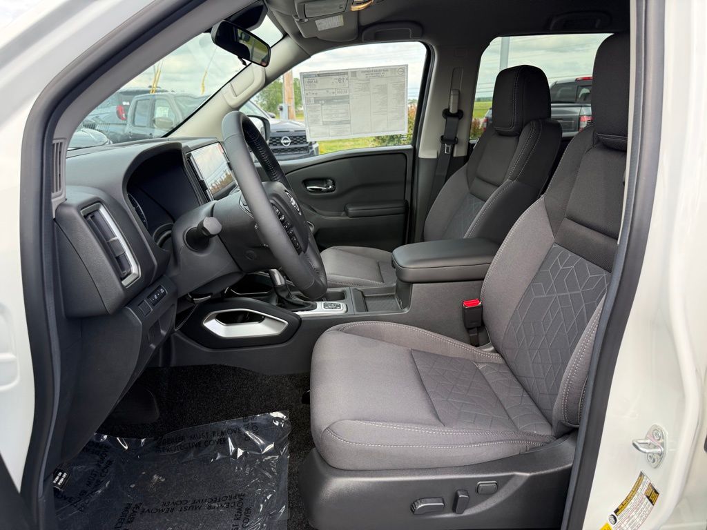 View vehicle photo 4
