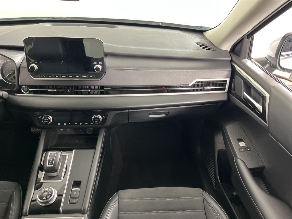 Thumbnail: 2024 Mitsubishi Outlander - 18