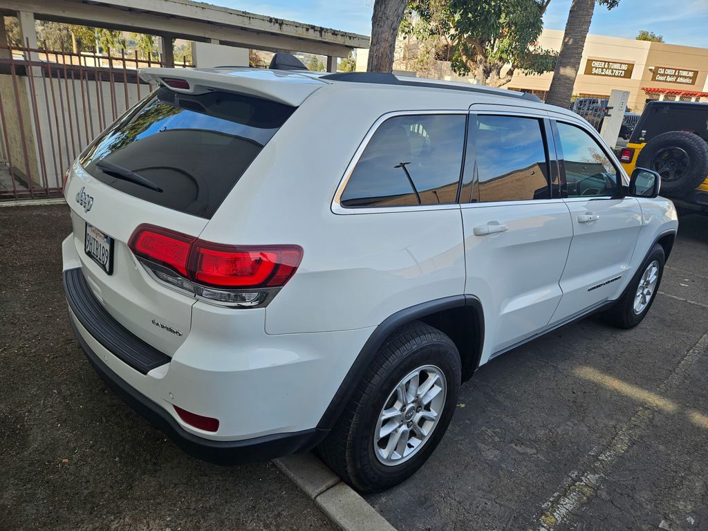 2020 Jeep Grand Cherokee Laredo E 2