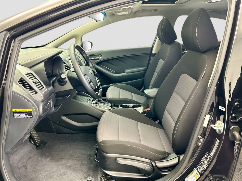 Thumbnail: 2018 Kia Forte - 17