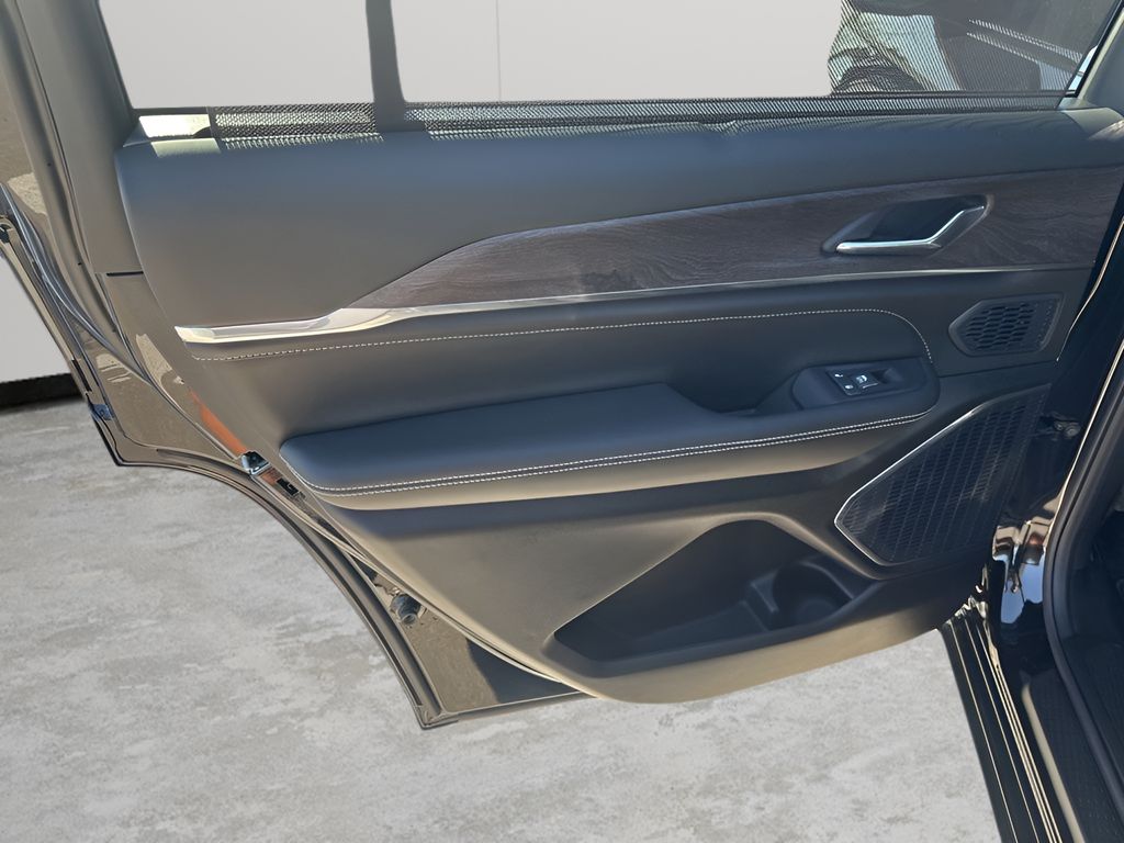 New Car 2025 Jeep Grand Cherokee L  Overland For Sale Under $60,000 In Austin, Texas