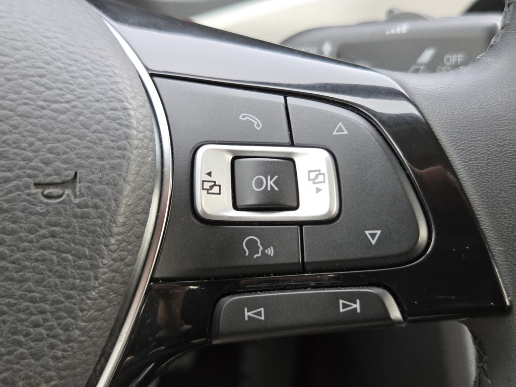 Used 2021 Blue Volkswagen 2.0T SE image 8