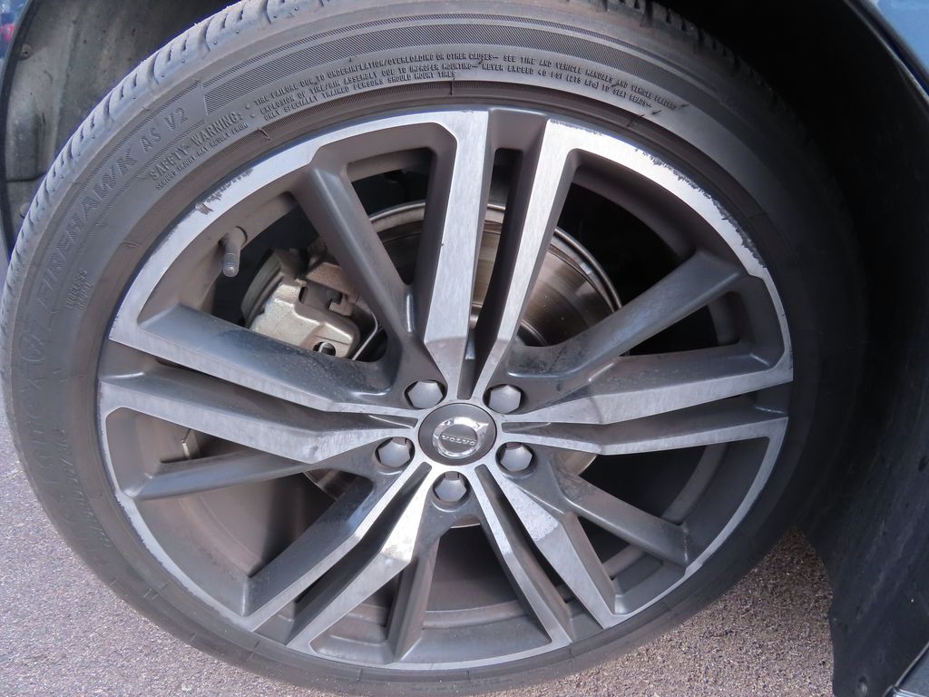 Thumbnail: 2019 Volvo V60 - 15