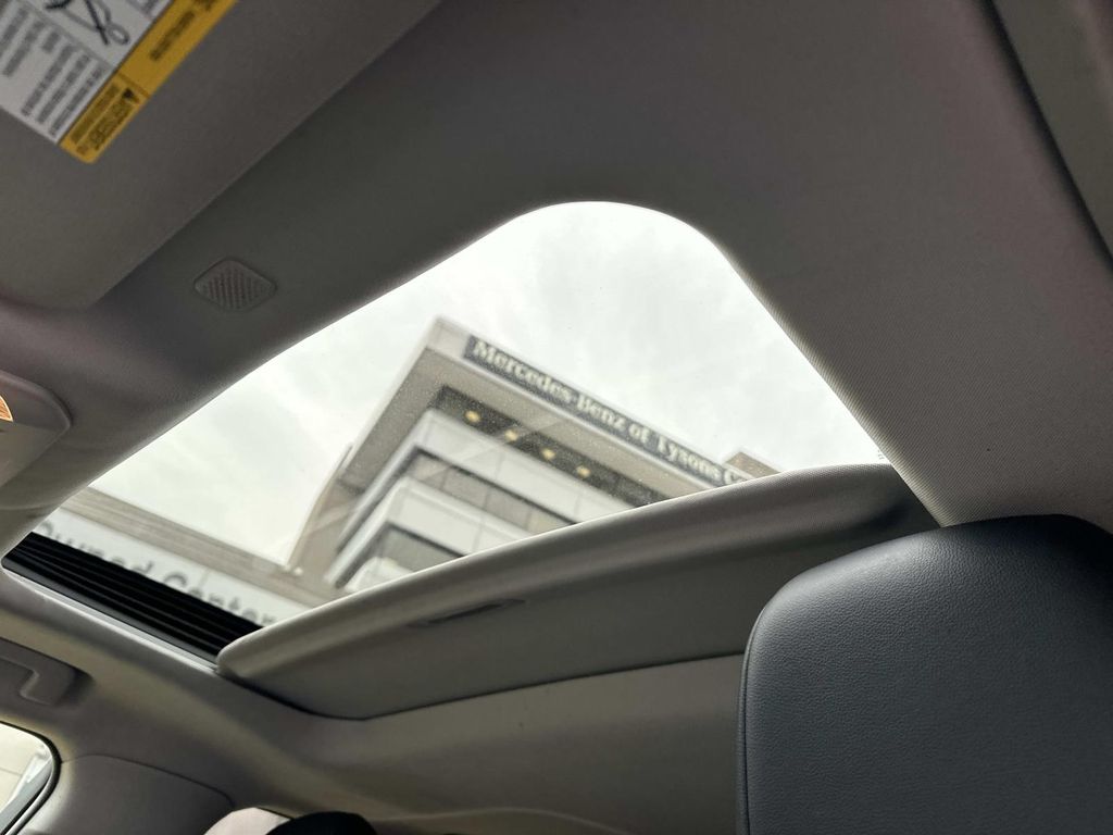 Thumbnail: 2021 Toyota Highlander - 32