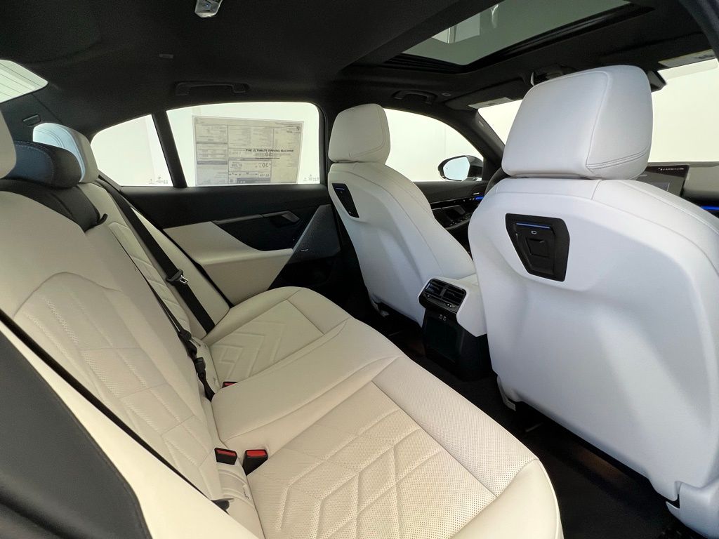 2025 BMW 5 Series 530i xDrive 9