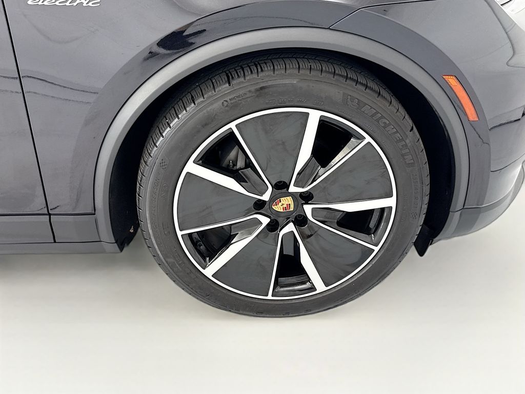 Thumbnail: 2024 Porsche Macan - 32