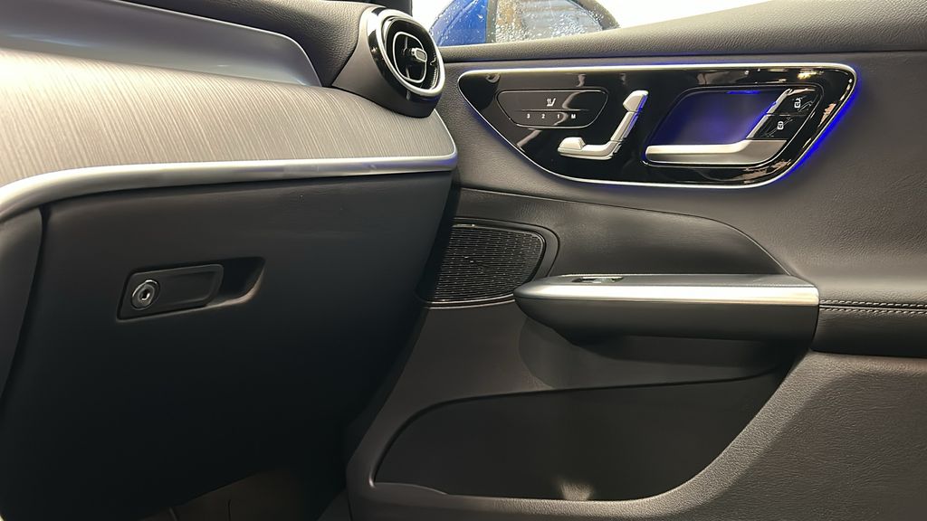 2025 Mercedes-Benz GLC 300 21