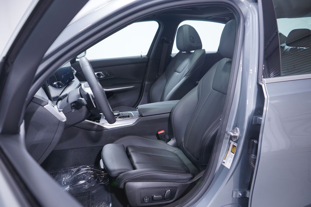 Thumbnail: 2025 BMW 3 Series - 7