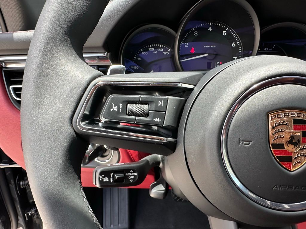 Thumbnail: 2025 Porsche Macan - 20