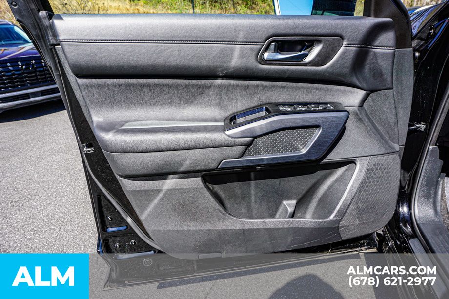 Used 2025 Black Nissan SL image 47