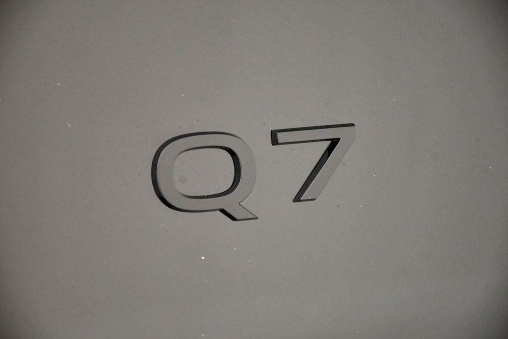Thumbnail: 2026 Audi Q7 - 9