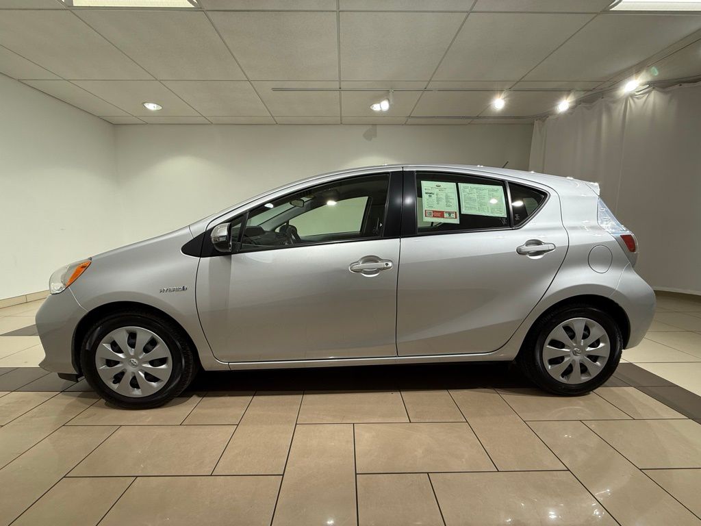 Thumbnail: 2013 Toyota Prius c - 2