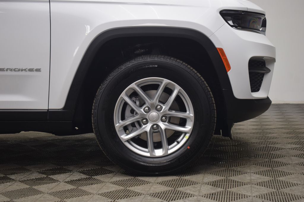 new 2026 Jeep Grand Cherokee car, priced at $43,595