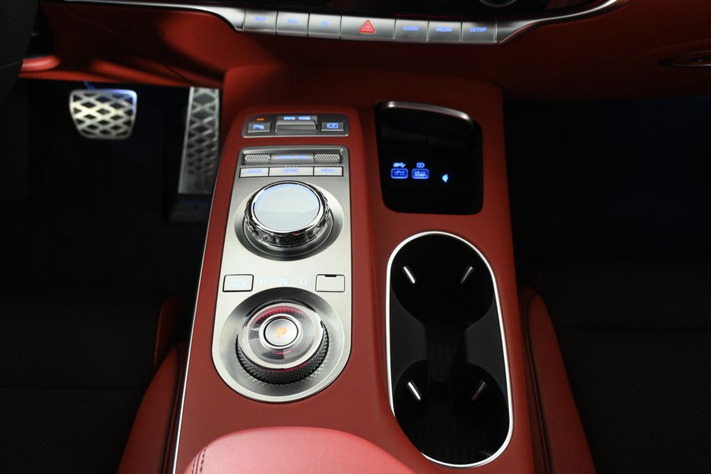 2024 Genesis GV70 2.5T 25