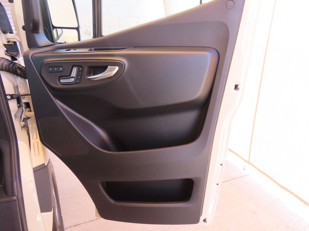 2025 Mercedes-Benz Sprinter 2500 26