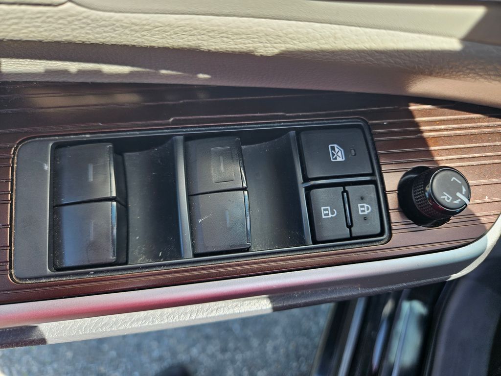Thumbnail: 2024 Toyota Sienna - 18