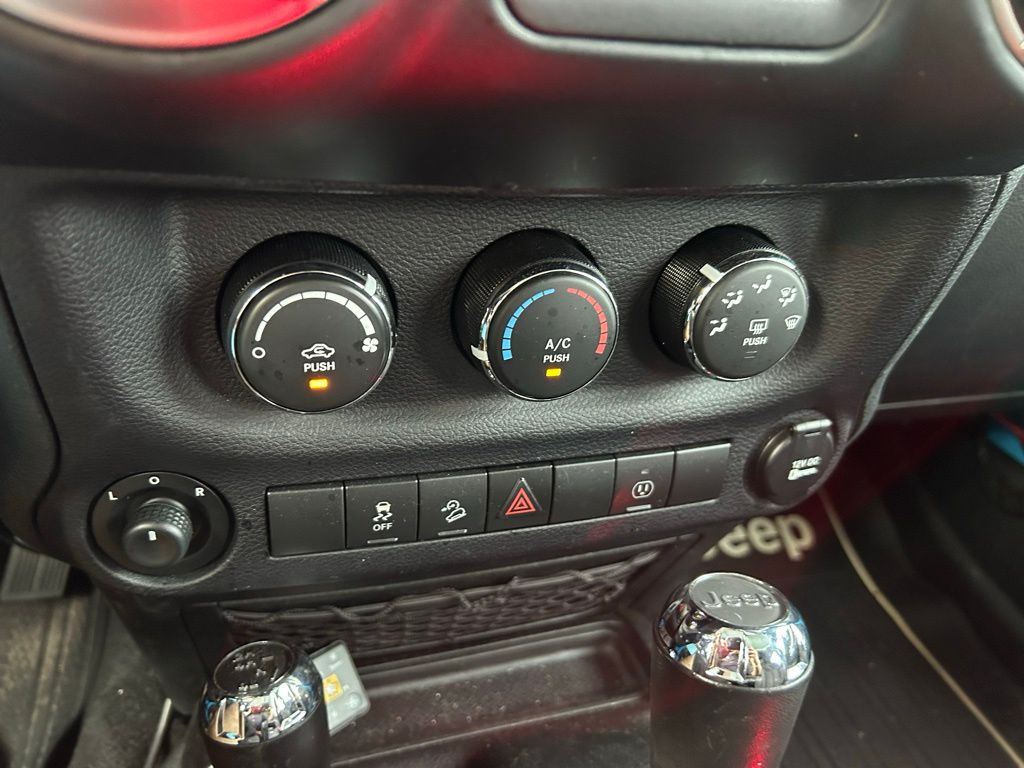 Thumbnail: 2017 Jeep Wrangler - 25