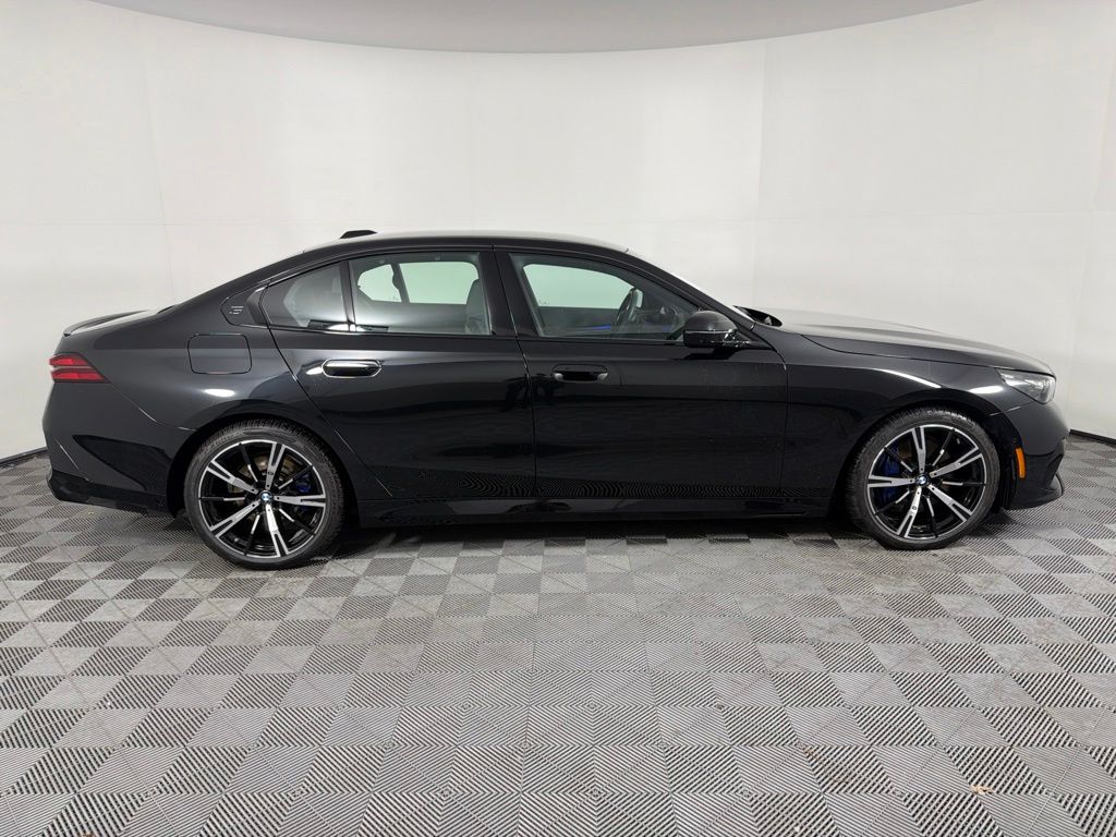 Thumbnail: 2024 BMW 5 Series - 4