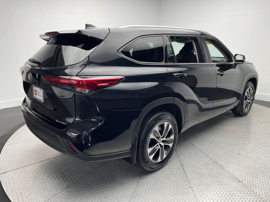 Thumbnail: 2022 Toyota Highlander - 5