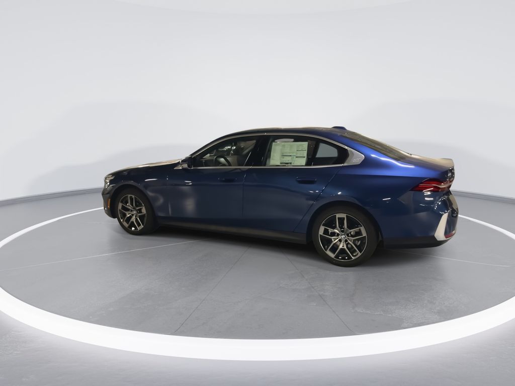 Thumbnail: 2026 BMW 5 Series - 6