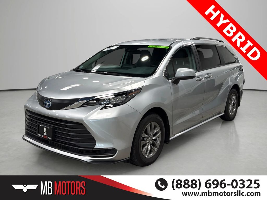 Silver 2024 Toyota Sienna Minivan Front-Wheel Drive Continuously Variable Transmission