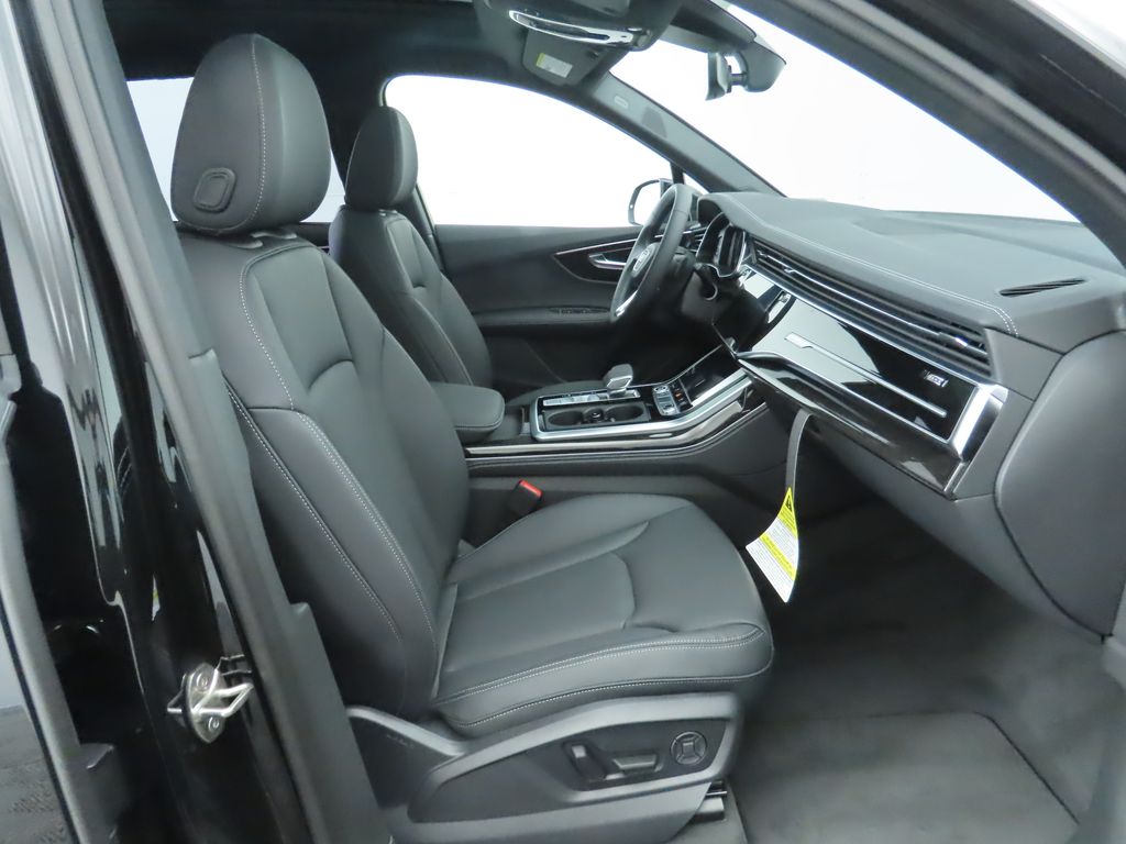 Thumbnail: 2025 Audi Q7 - 22