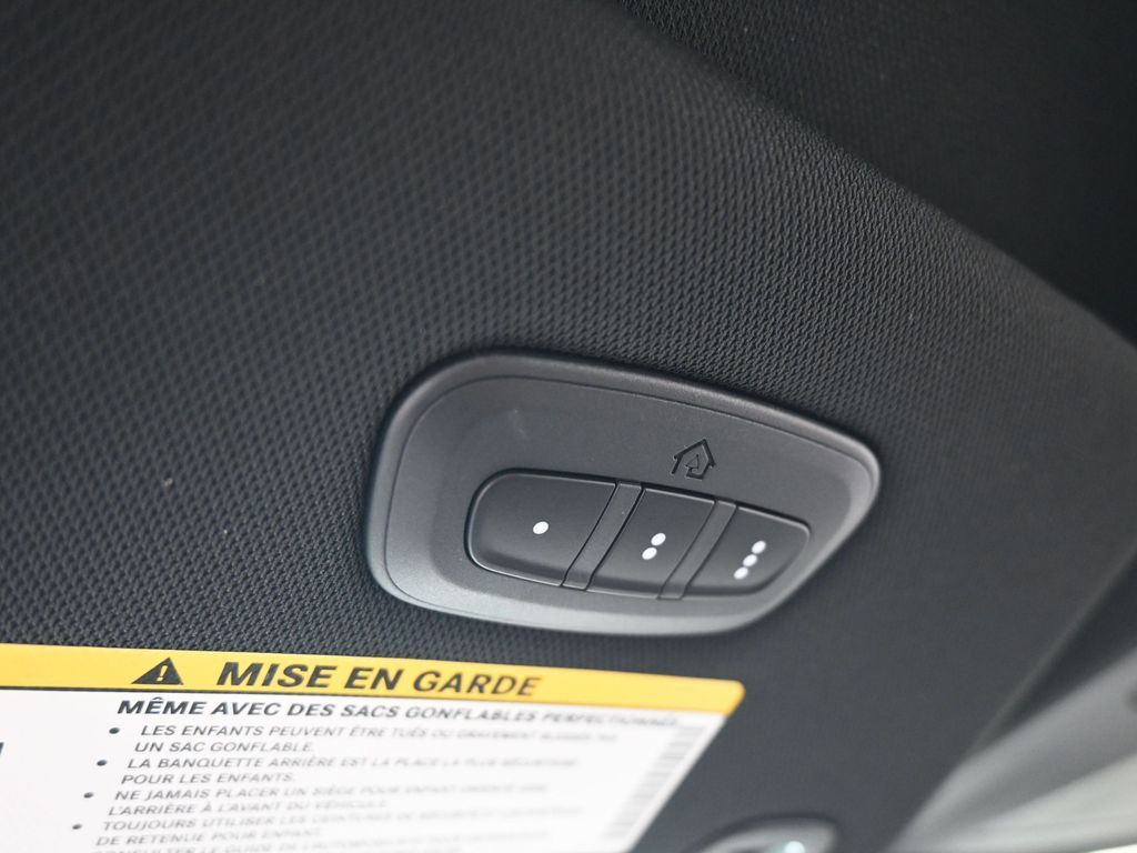 New 2026 Diamond Black Crystal Pearlcoat Chrysler Select image 22