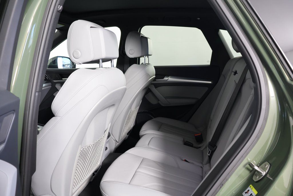 Thumbnail: 2025 Audi Q5 - 11