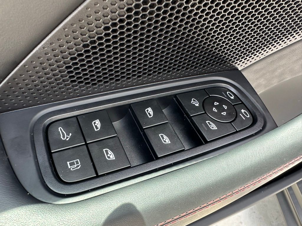 2025 Porsche Panamera 4 15