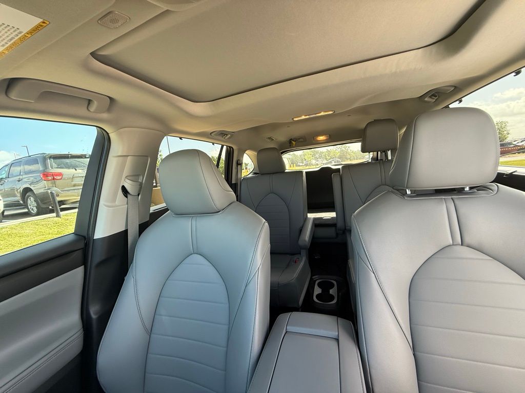 Thumbnail: 2024 Toyota Highlander - 5