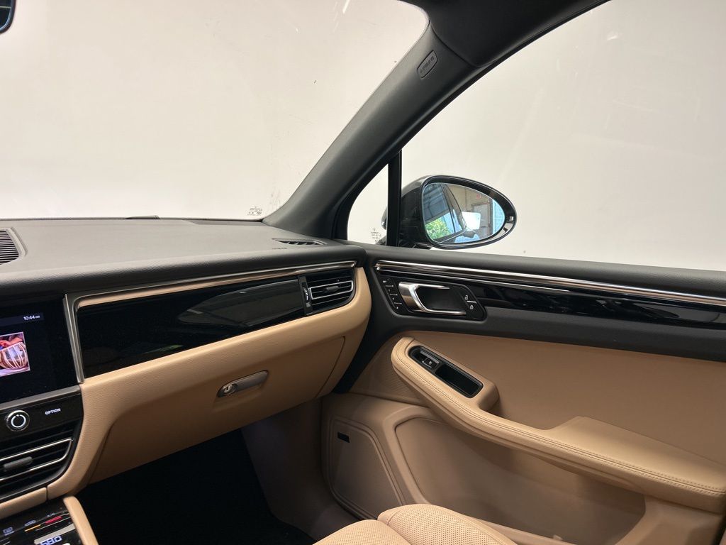 Thumbnail: 2025 Porsche Macan - 26